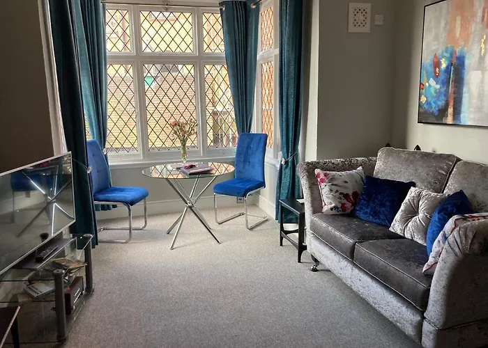 Rooftops - Bijou Sister Apartment To Assembly View - Free Parking Permit Provided