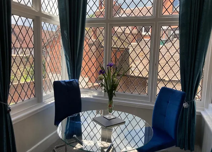 Rooftops - Bijou Sister Apartment To Assembly View - Free Parking Permit Provided